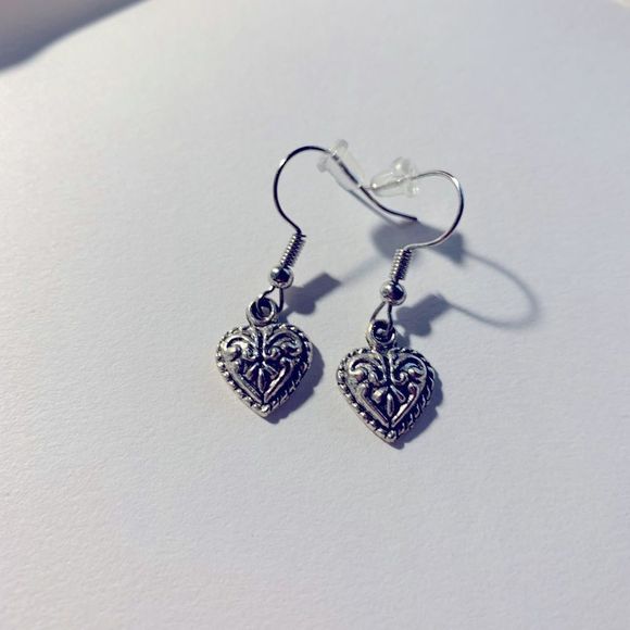 Private Label Jewelry - Heart dangle earrings NEW